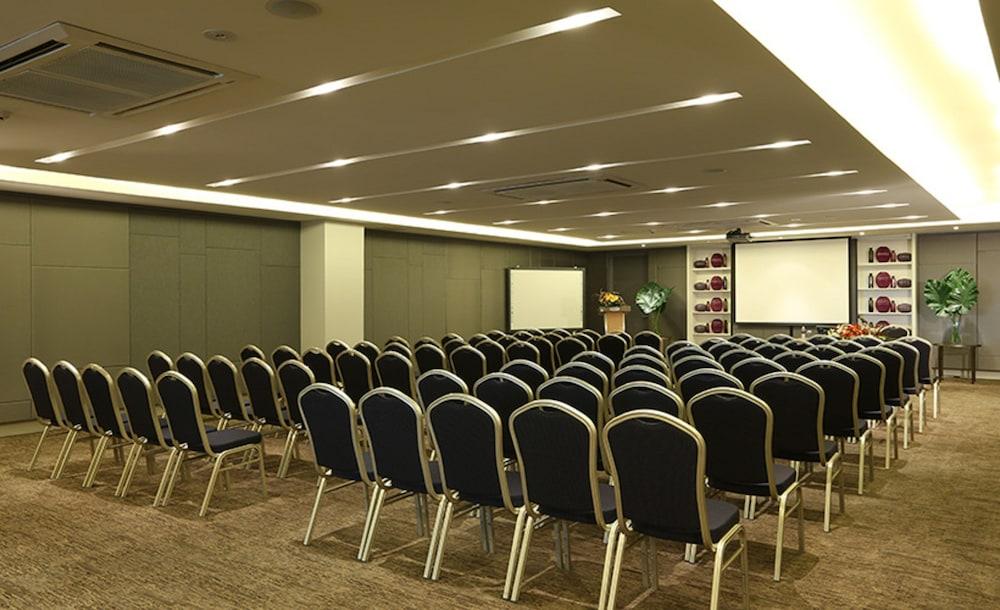 Bangna Pride Hotel & Residence Bangkok Buitenkant foto