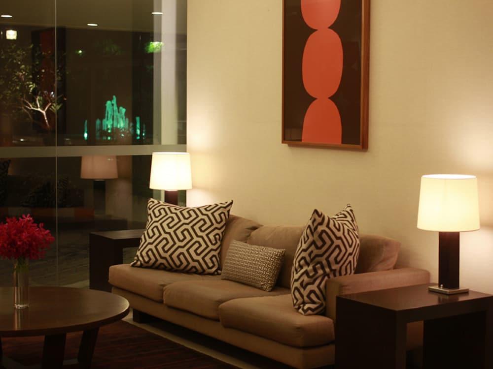 Bangna Pride Hotel & Residence Bangkok Buitenkant foto