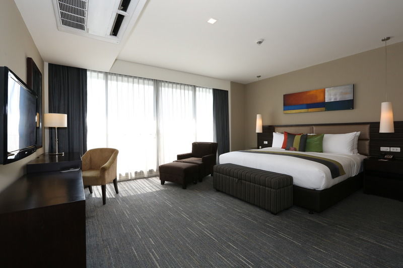 Bangna Pride Hotel & Residence Bangkok Buitenkant foto