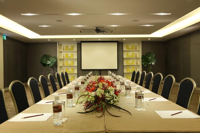 Bangna Pride Hotel & Residence Bangkok Buitenkant foto