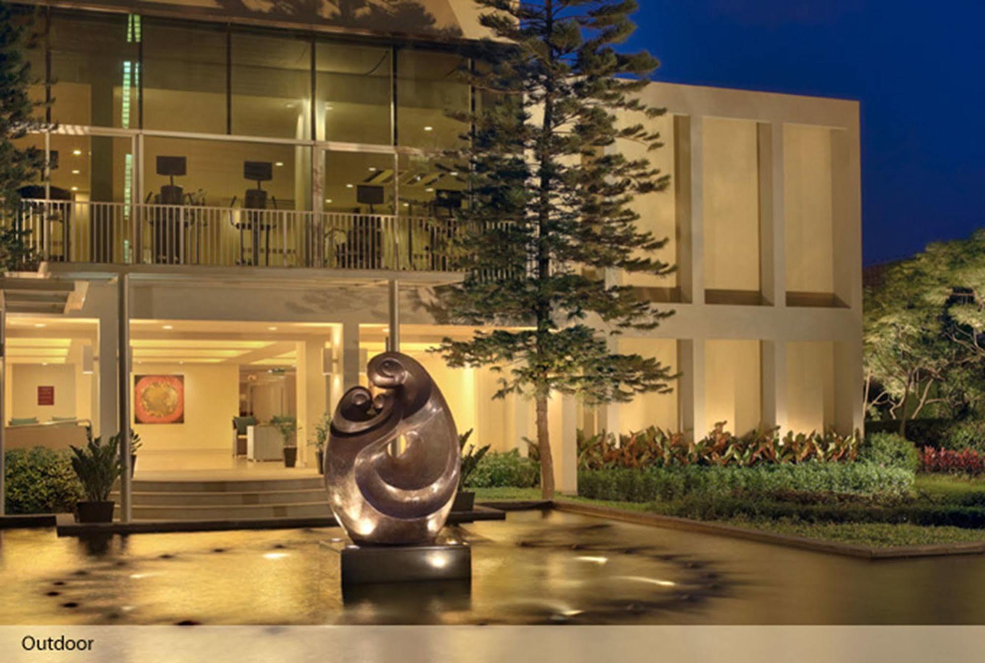 Bangna Pride Hotel & Residence Bangkok Buitenkant foto